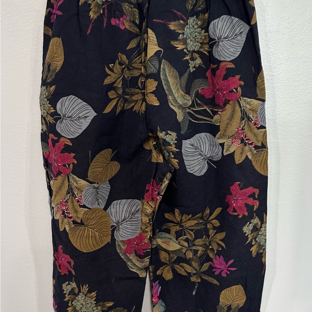 Zanzea Black Floral Cropped Pants - Picture 2 of 5